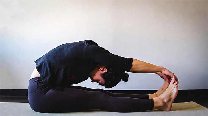 خم شدن نشسته به جلو (Seated Forward Bend)