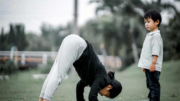 سگ رو به پایین (Downward Dog)